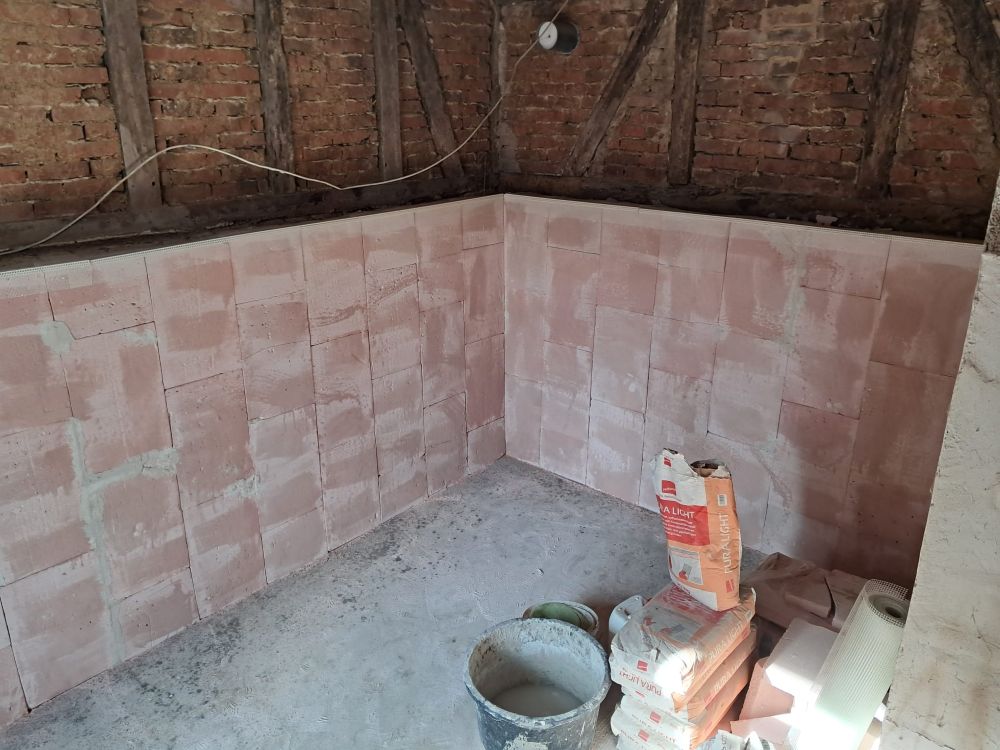 Trockenlegung von Wandflächen und Innenwanddämmung mit Mineraldämmplatten